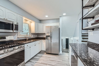 Building Photo - 10403 Barnard Dr