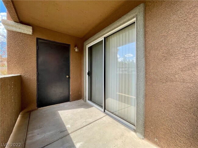 Building Photo - 555 E Silverado Ranch Blvd