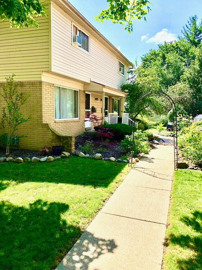 Building Photo - 263 West Spring Street