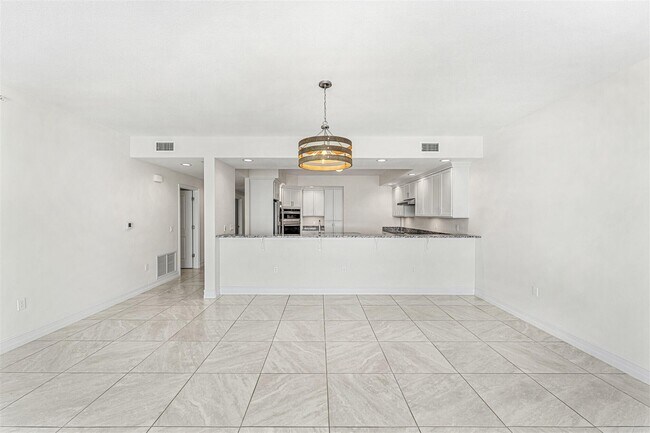 Building Photo - 1435 S Harbor City Blvd