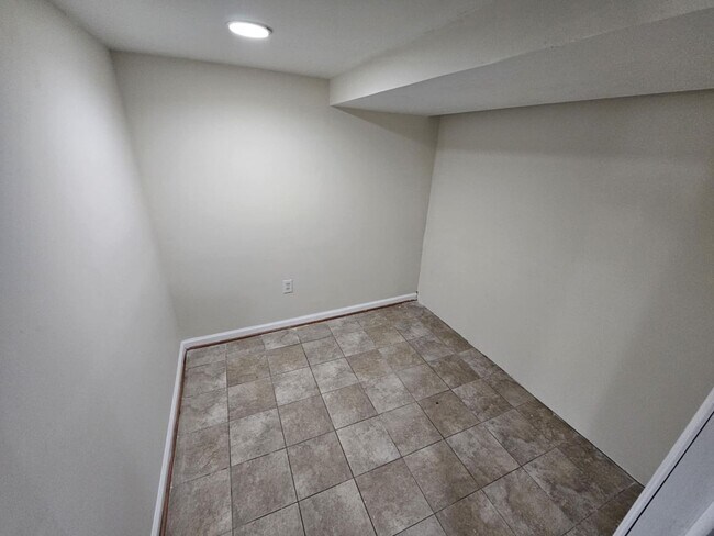 Building Photo - 4 Bedroom Single Home in Baltimore County