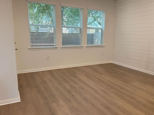 Building Photo - 1515 Iberville Dr