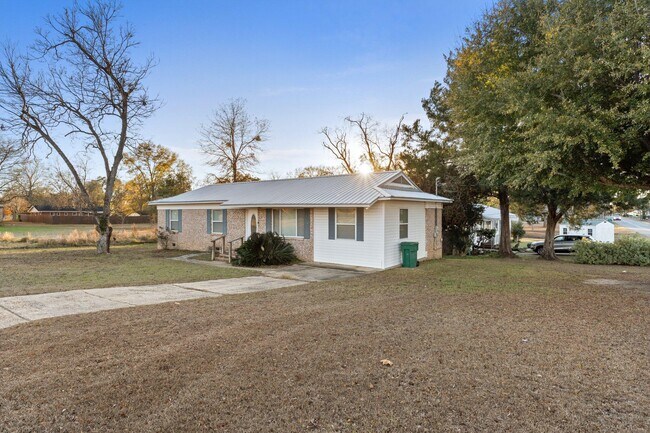 Building Photo - 5417 College Dr