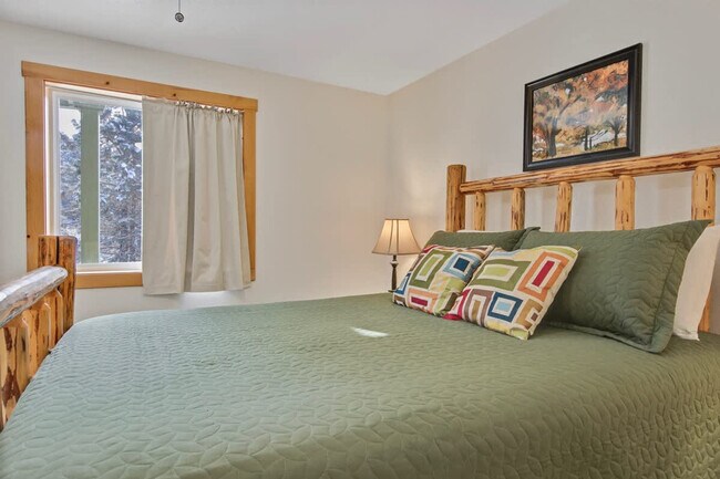 Building Photo - 130 Par Dr