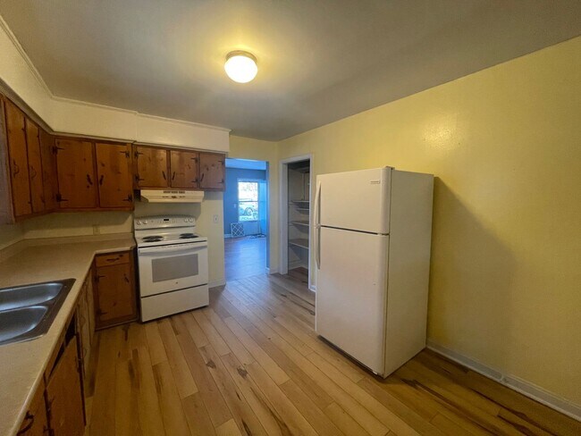 Building Photo - 3 Bedroom House Murray City Limits