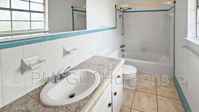 Building Photo - 8053 Malibu Cir