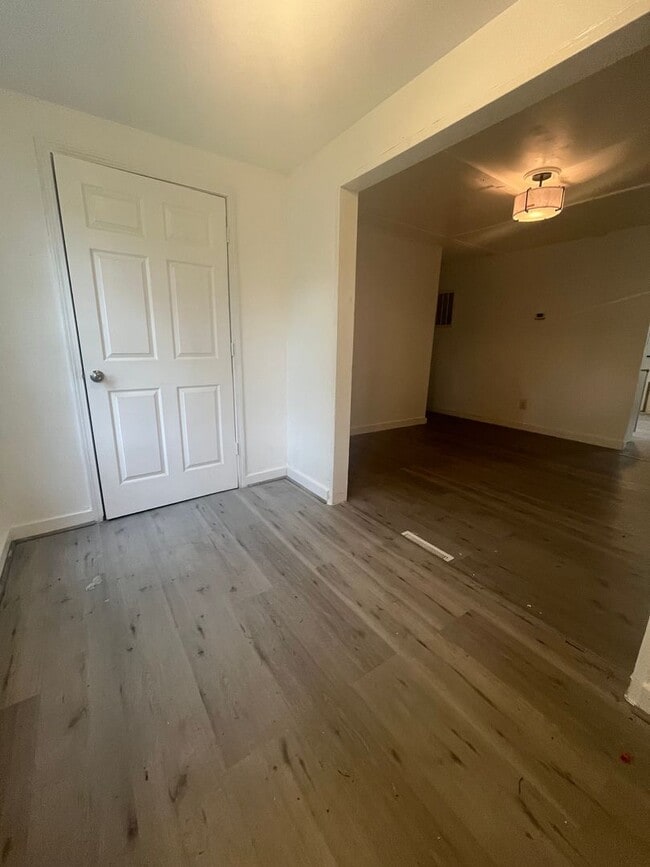Building Photo - 4 bedroom Section 8 Approved Home