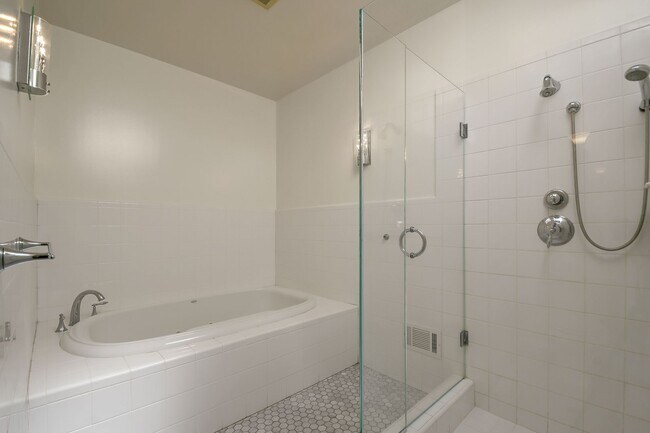 Building Photo - 3217-21 Gough Street Apartments