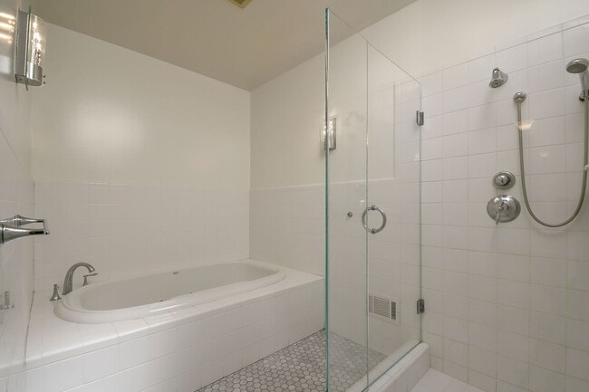 Building Photo - 3217 Gough St