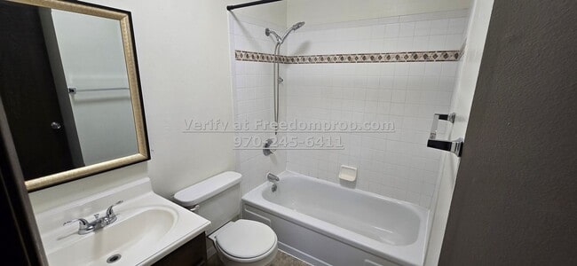 Building Photo - 241 S Elm St