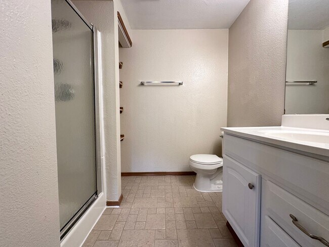 Building Photo - Ideal 2 Bedroom 2 Bathroom Lower Level Unit - Backs to Beautiful Greenspace!