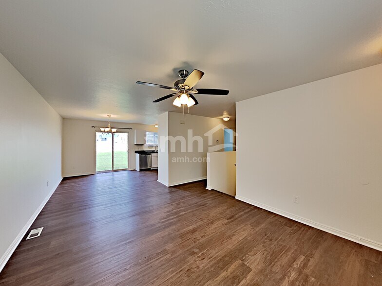 Building Photo - 4384 Maple Dr