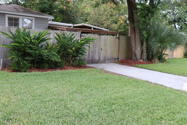 Driveway and fenced in backyard - 1275 Peachtree St