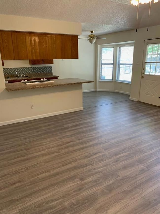 Building Photo - 7304 Meadowbrook Dr