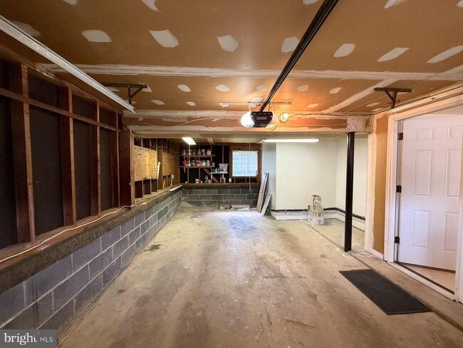 Building Photo - 11 Knollwood Dr