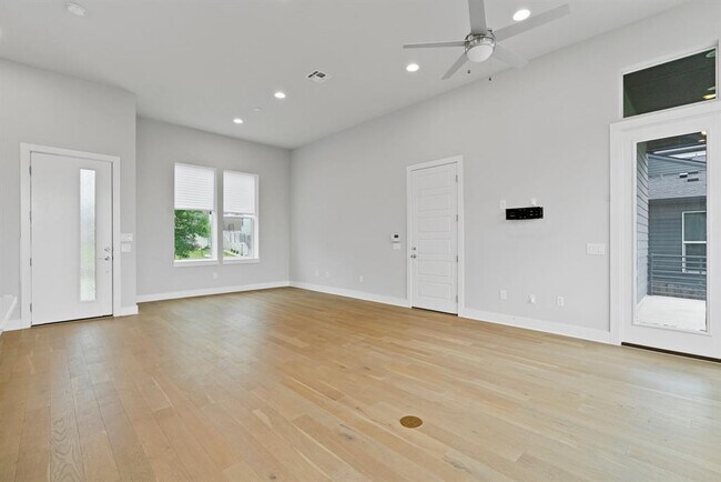 Building Photo - 6201 Toscana Ave