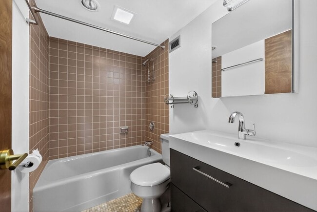 Building Photo - Now Available: Lovely 2 Bedroom, 2 Bath Condo in KOP!!