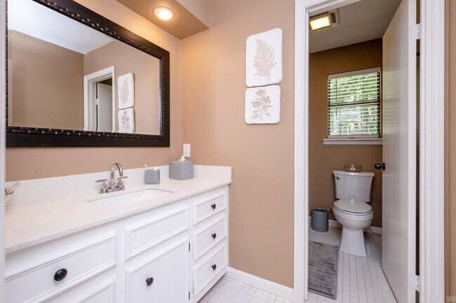 Building Photo - 1720 Jennifer Dr