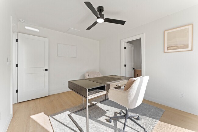 Building Photo - 1479 W Hendon St