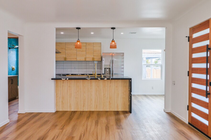 Building Photo - 4521 E 55th St