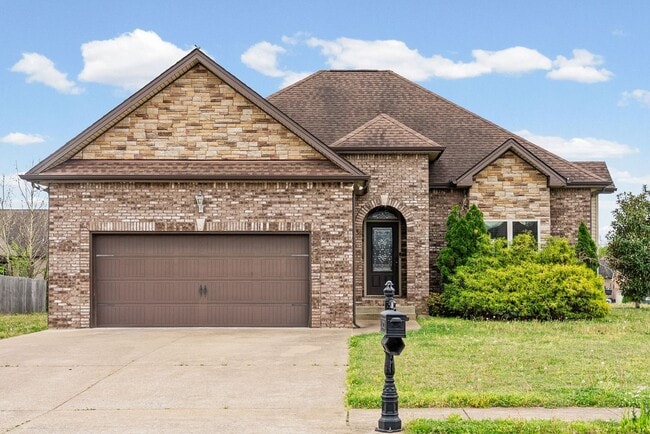 Building Photo - 3 Bedroom 2 Bath Pet Friendly Home For Rent!