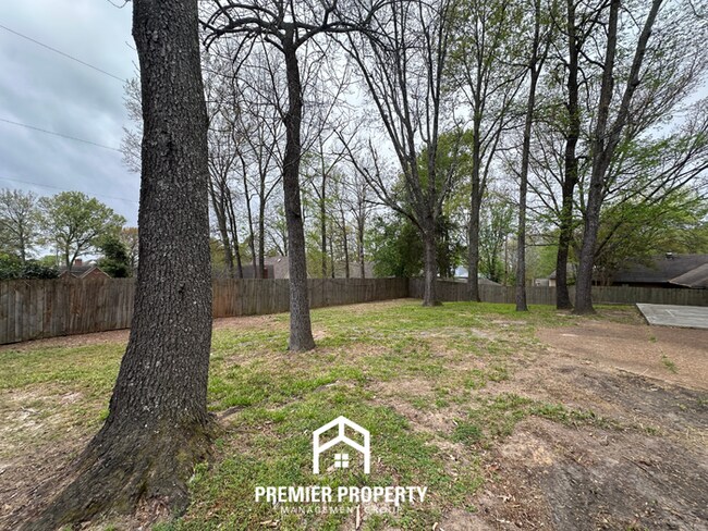 Building Photo - Stunning 4BR Cordova Home | Chef's Kitchen with Island, Formal Dining & Fireplace