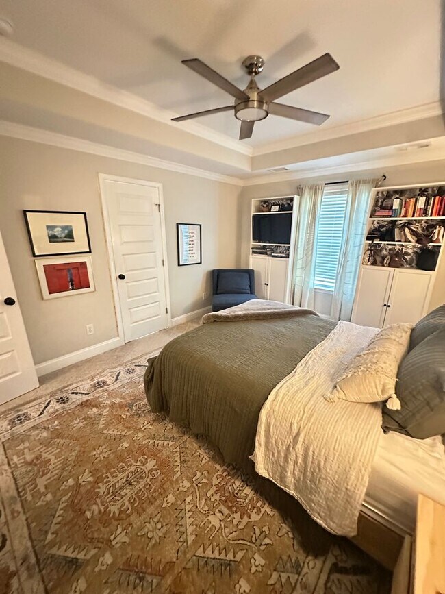 Building Photo - Classic Savannah Cottage with Modernized Interior, Fully Fenced Backyard