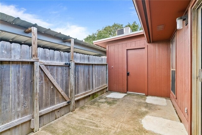 Building Photo - 13656 Teague Ln