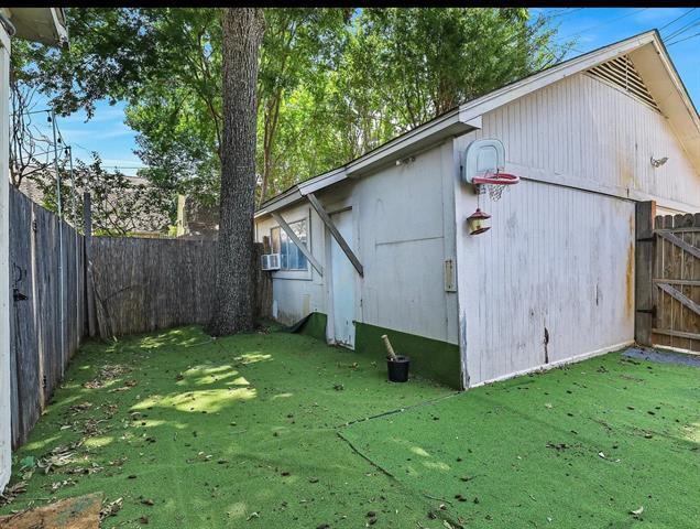 Building Photo - 6950 Hillcrest Ave