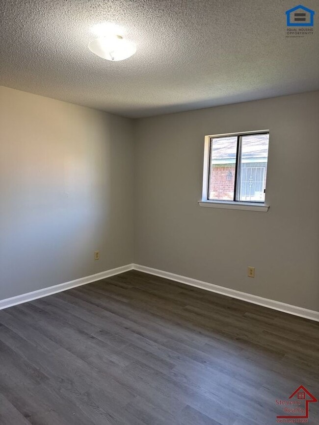 Building Photo - 1702 Olive St