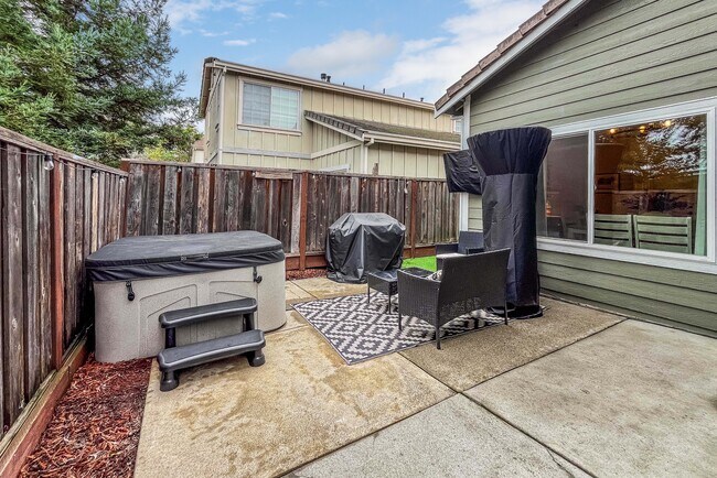 Building Photo - 1954 Bristol St