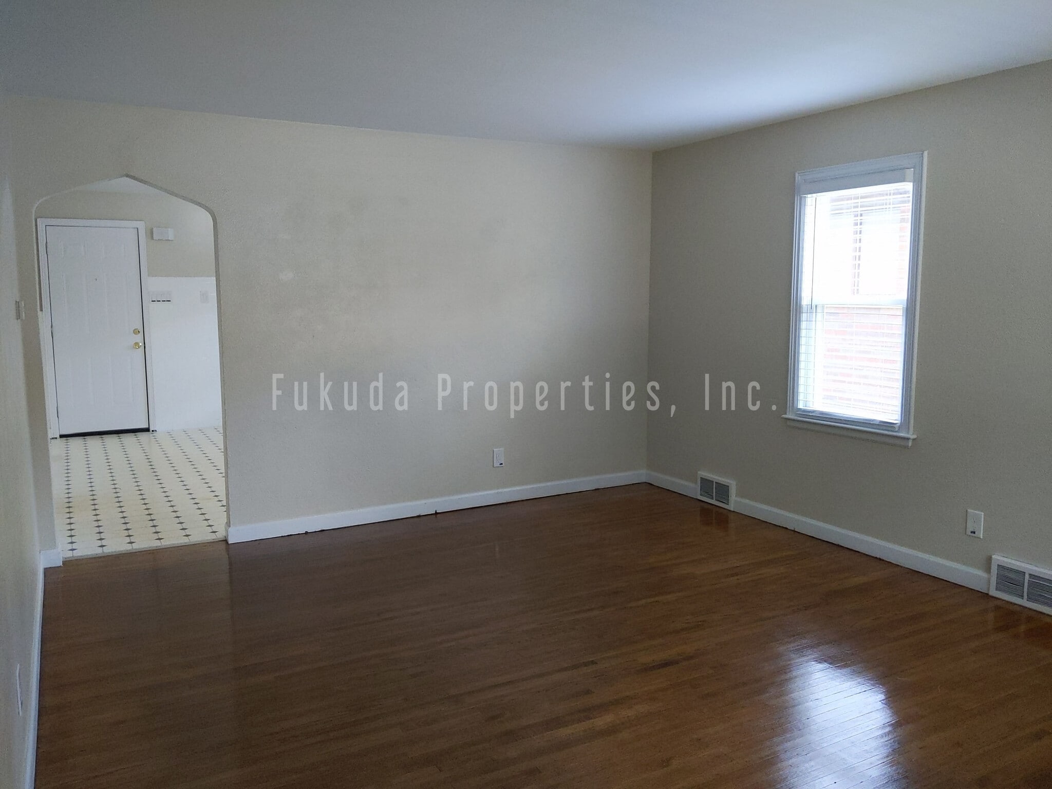 Living room - 2490 Forest Ave