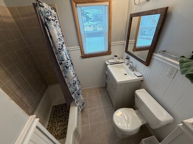 Building Photo - Home For Rent in Central Sioux Falls