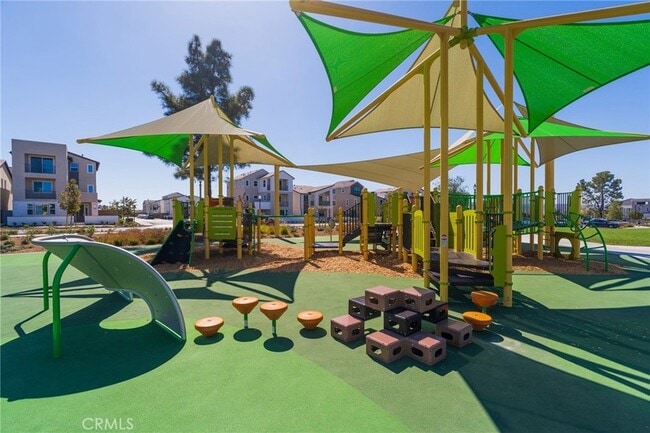 Building Photo - 253 Westdale