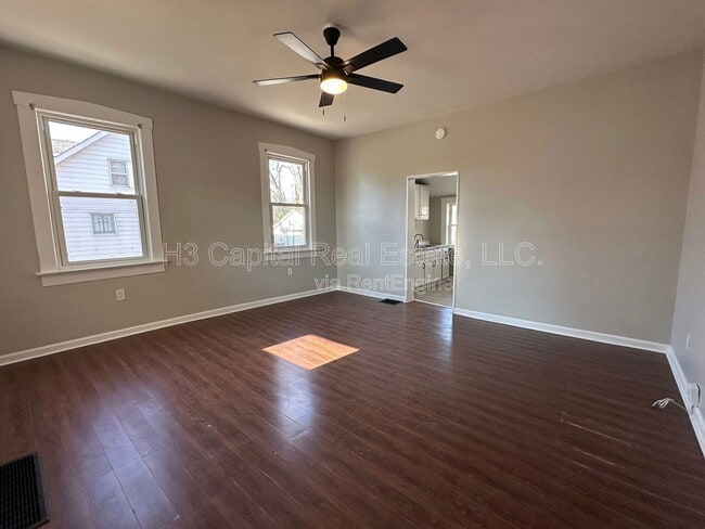 Building Photo - 627 S 19th St