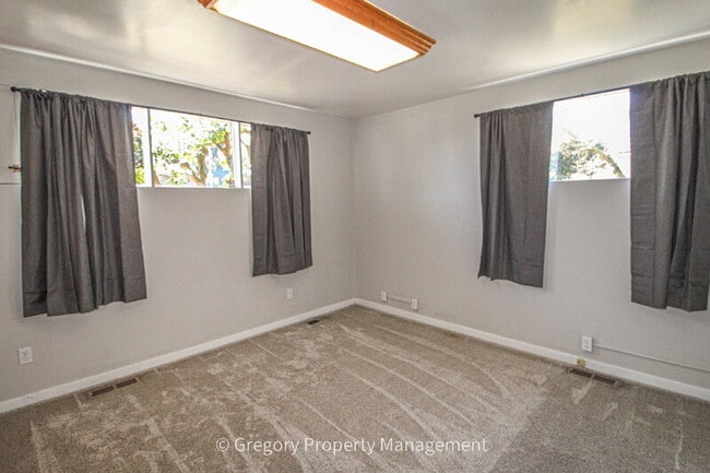 Building Photo - 4418 Colby Ave