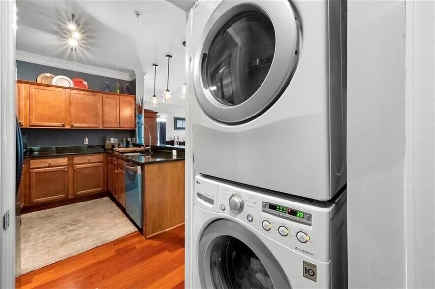 Building Photo - 2230 Cheshire Bridge Rd NE