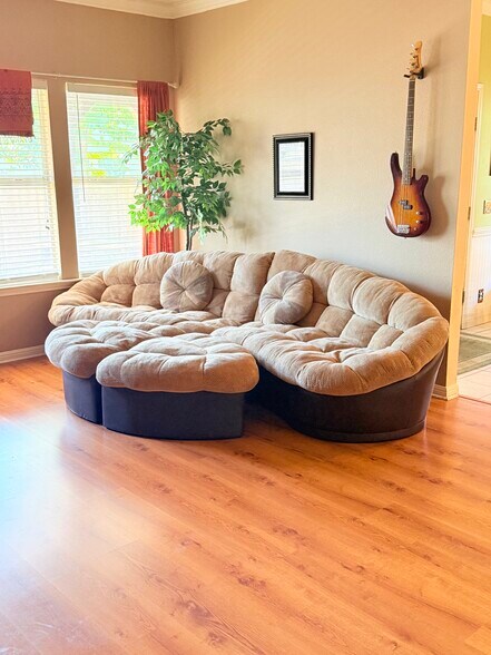 Livingroom #1 - Couch - 584 Rockhurst St