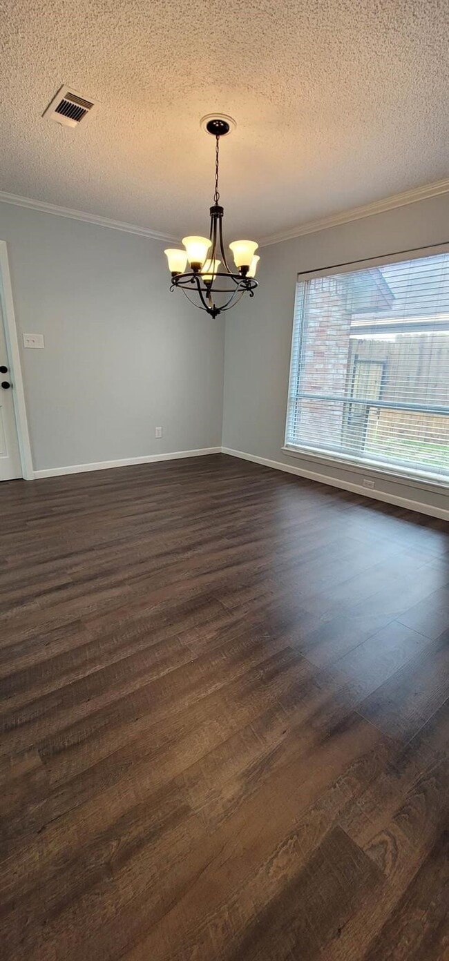 Building Photo - 9614 Charter Ridge Dr