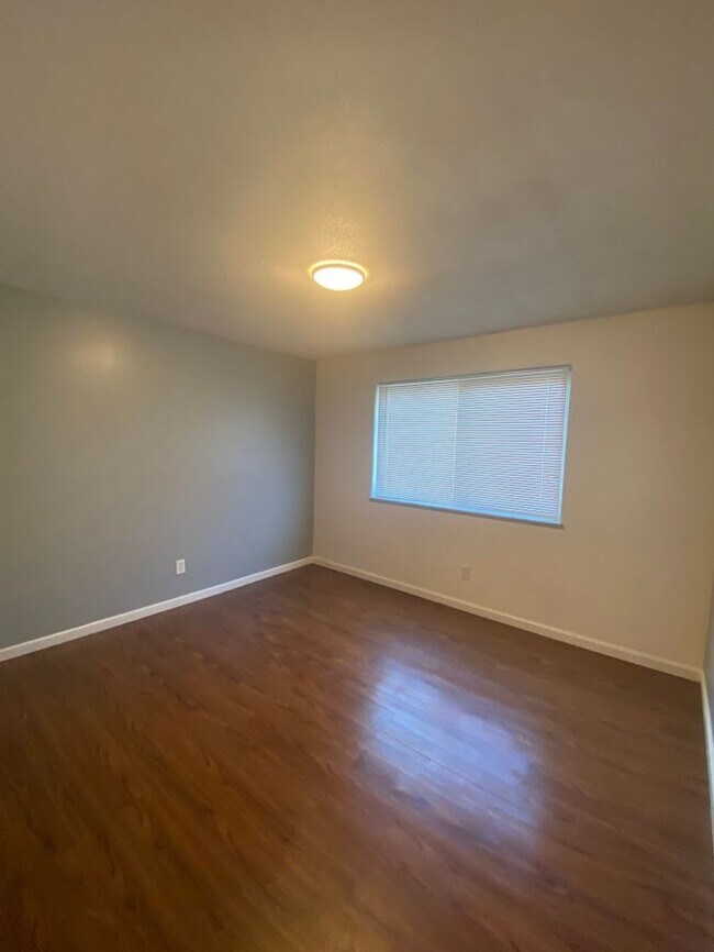 Building Photo - One Bedroom One Bath in Clifton Heights