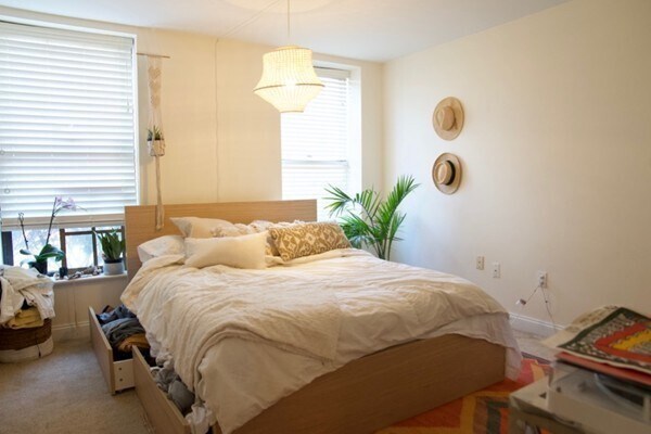 Building Photo - 841 Parker St