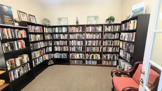 Building Photo - 850 S Tamiami Trl