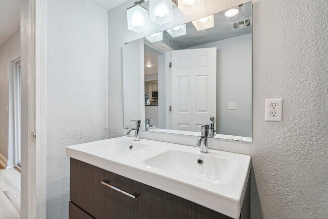 Building Photo - For Rent: Spacious 3-Bedroom, 2-Bath Home