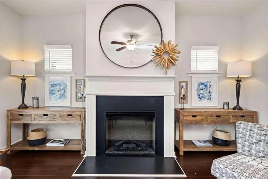 Building Photo - Room in Townhome on The Way Pl