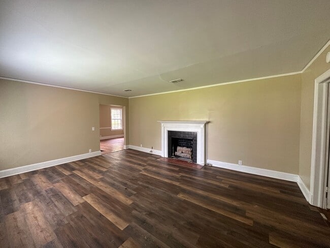 Building Photo - Great Brick Home