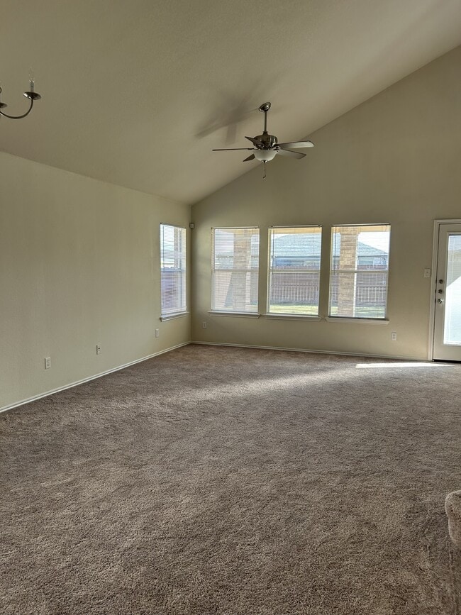 Building Photo - 5304 Willamette Ln