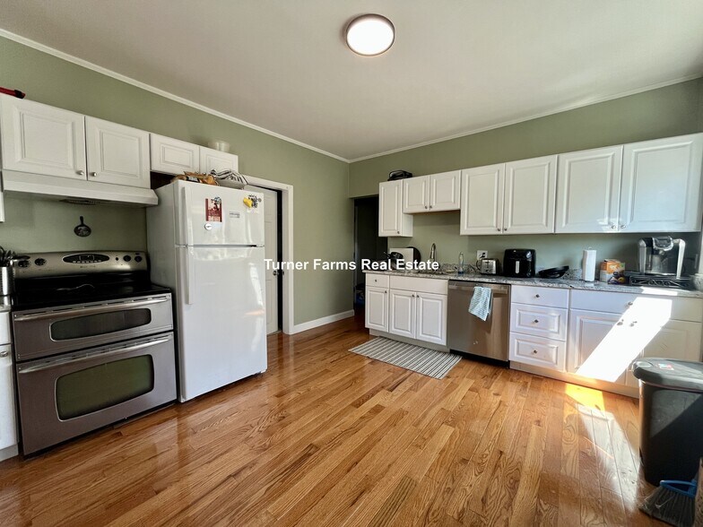 Building Photo - 43 Martin St