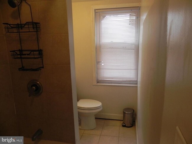 Building Photo - 319 W 28th St