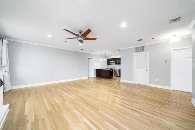 Building Photo - 452 2nd St