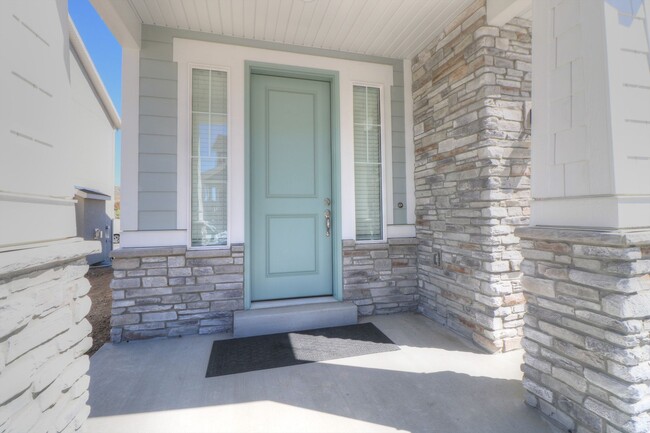 Building Photo - $200 Off First Month Rent! Stunning Lehi Home